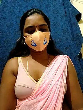 Snapshot of mini-queen chatting on 09.18.25 mini-queen online show from 09.18.25