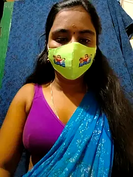 Snapshot of mini-queen chatting on 09.19.25 mini-queen online show from 09.19.25