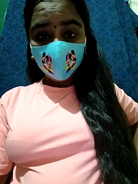 Snapshot of mini-queen chatting on 09.26.25 mini-queen online show from 09.26.25