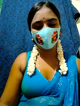 Snapshot of mini-queen chatting on 10.02.25 mini-queen online show from 10.02.25