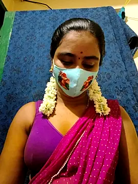 Snapshot of mini-queen chatting on 10.15.25 mini-queen online show from 10.15.25