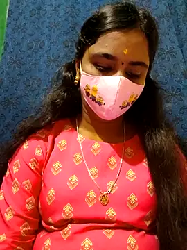 Snapshot of mini-queen chatting on 10.17.25 mini-queen online show from 10.17.25