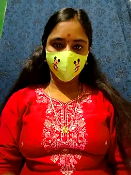 Snapshot of mini-queen chatting on 10.24.25 mini-queen online show from 10.24.25