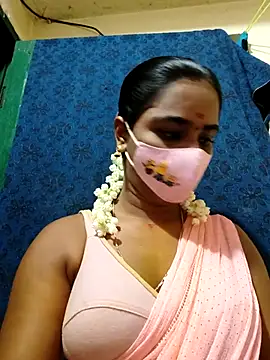 Snapshot of mini-queen chatting on 11.02.25 mini-queen online show from 11.02.25