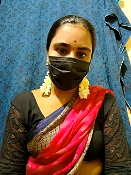 Snapshot of mini-queen chatting on 11.06.25 mini-queen online show from 11.06.25