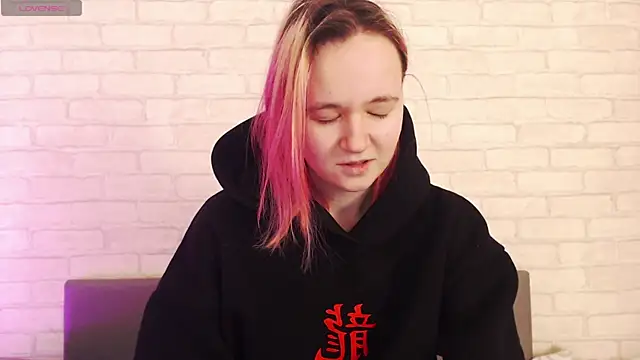 Ericha Stone online show from 01.08.26