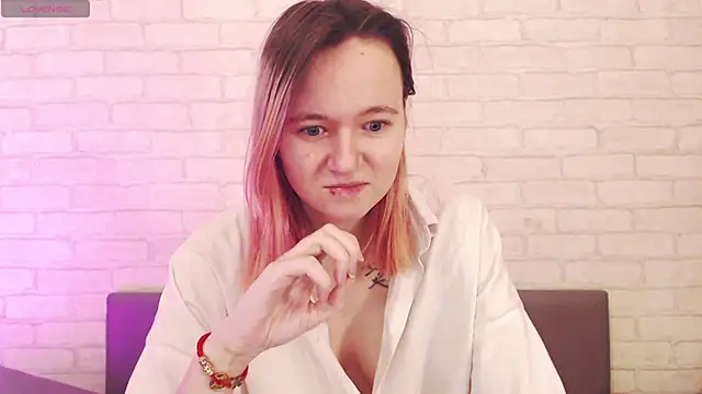 Snapshot of Ericha_Stone chatting on 04.22.26 Ericha Stone online show from 04.22.26