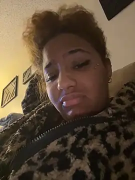 Snapshot of StylishEchium chatting on 10.29.25 StylishEchium online show from 10.29.25