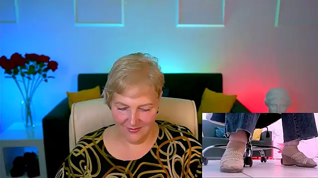 Snapshot of MaryMogan chatting on 10.02.25 MaryMogan online show from 10.02.25