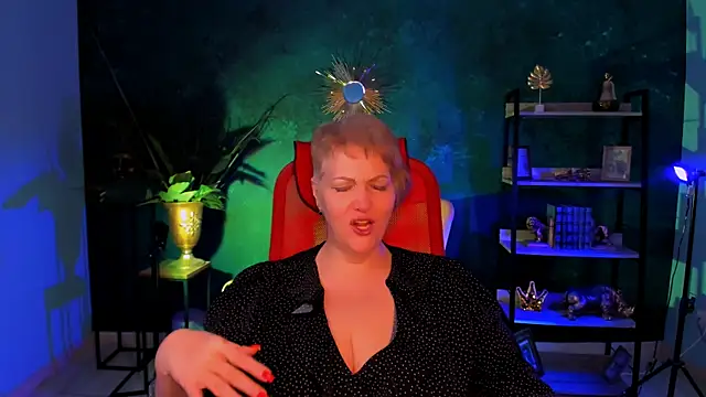 Snapshot of MaryMogan chatting on 11.07.25 MaryMogan online show from 11.07.25