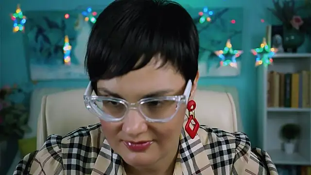 LauraDavidsons online show from 11.05.25