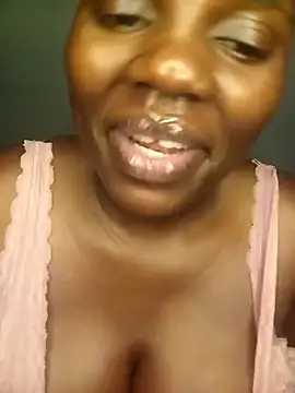 Snapshot of TheSpiceyQueen chatting on 09.25.25 TheSpiceyQueen online show from 09.25.25