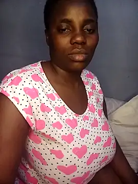 Snapshot of TheSpiceyQueen chatting on 09.28.25 TheSpiceyQueen online show from 09.28.25