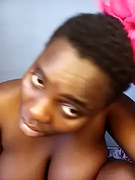 Snapshot of TheSpiceyQueen chatting on 09.30.25 TheSpiceyQueen online show from 09.30.25