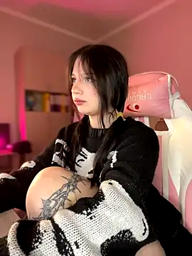 Snapshot of YourLittleDevil chatting on 10.19.25 YourLittleDevil online show from 10.19.25