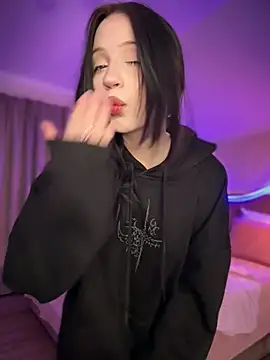 YourLittleDevil online show from 04.21.26