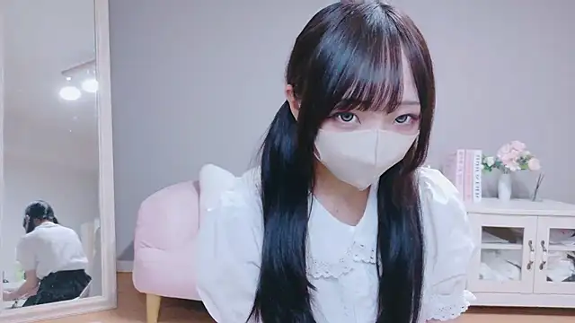 Snapshot of Mashiro-chan chatting on 09.20.25 Mashiro-chan online show from 09.20.25