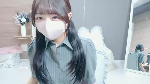 Snapshot of Mashiro-chan chatting on 10.05.25 Mashiro-chan online show from 10.05.25