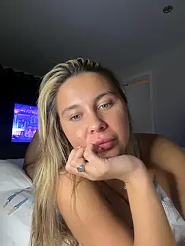 EllaBluee online show from 09.12.25