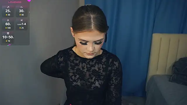 Snapshot of LilyHeupel chatting on 10.19.25 LilyHeupel online show from 10.19.25