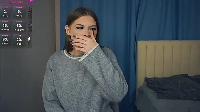 Snapshot of LilyHeupel chatting on 10.24.25 LilyHeupel online show from 10.24.25