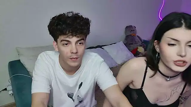 Snapshot of Alice18James chatting on 10.02.25 Alice18James online show from 10.02.25