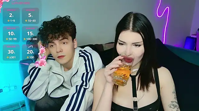 Snapshot of Alice18James chatting on 11.15.25 Alice18James online show from 11.15.25