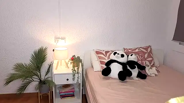 Snapshot of lillypanda chatting on 09.26.25 lillypanda online show from 09.26.25