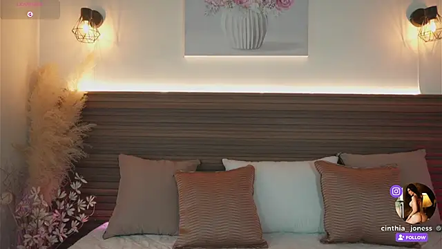 Snapshot of cinthia_jones2 chatting on 10.05.25 cinthia jones2 online show from 10.05.25