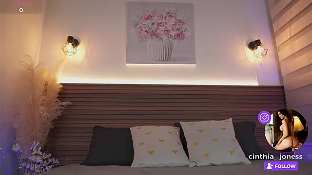 Snapshot of cinthia_jones2 chatting on 11.06.25 cinthia jones2 online show from 11.06.25