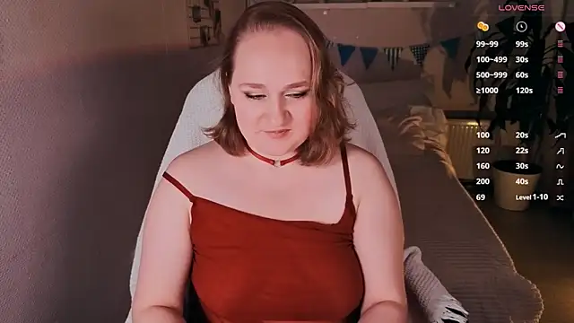 Snapshot of Kitty_Rest_ chatting on 10.07.25 Kitty Rest online show from 10.07.25