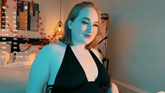 Snapshot of Kitty_Rest_ chatting on 10.17.25 Kitty Rest online show from 10.17.25