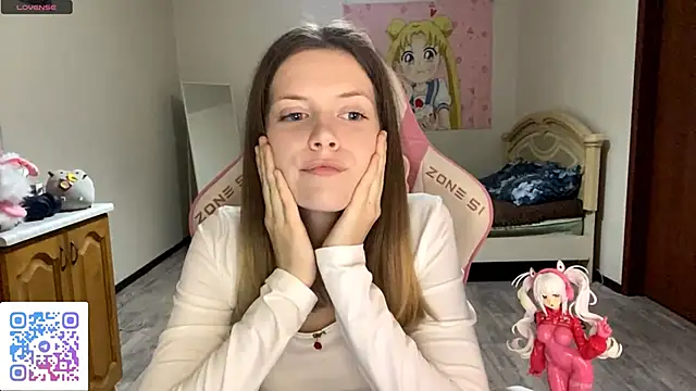 Snapshot of VibeQueenLucy chatting on 09.28.25 VibeQueenLucy online show from 09.28.25