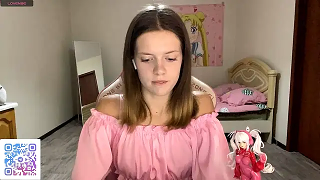 Snapshot of VibeQueenLucy chatting on 09.29.25 VibeQueenLucy online show from 09.29.25