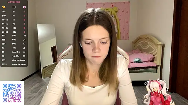 Snapshot of VibeQueenLucy chatting on 09.30.25 VibeQueenLucy online show from 09.30.25