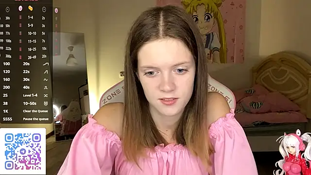 Snapshot of VibeQueenLucy chatting on 10.09.25 VibeQueenLucy online show from 10.09.25