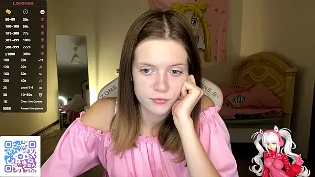 Snapshot of VibeQueenLucy chatting on 10.10.25 VibeQueenLucy online show from 10.10.25