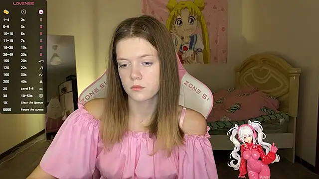 Snapshot of VibeQueenLucy chatting on 10.17.25 VibeQueenLucy online show from 10.17.25