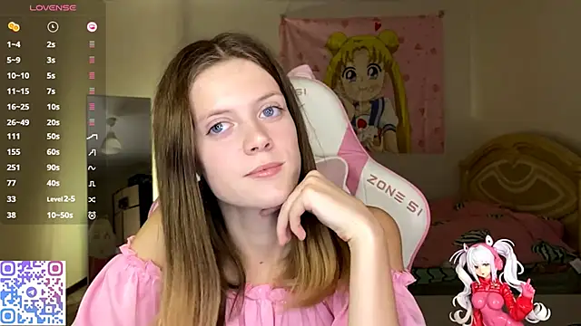 Snapshot of VibeQueenLucy chatting on 10.18.25 VibeQueenLucy online show from 10.18.25