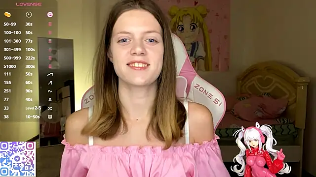 Snapshot of VibeQueenLucy chatting on 10.19.25 VibeQueenLucy online show from 10.19.25