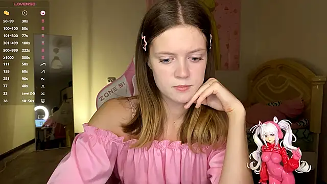 Snapshot of VibeQueenLucy chatting on 10.30.25 VibeQueenLucy online show from 10.30.25