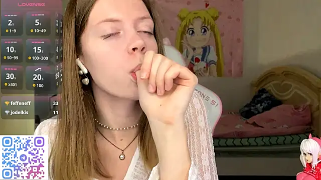 Snapshot of VibeQueenLucy chatting on 11.03.25 VibeQueenLucy online show from 11.03.25