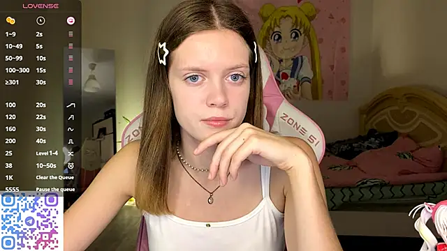 Snapshot of VibeQueenLucy chatting on 11.06.25 VibeQueenLucy online show from 11.06.25