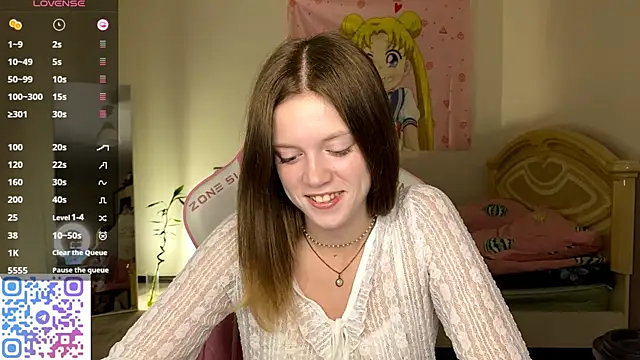 Snapshot of VibeQueenLucy chatting on 11.09.25 VibeQueenLucy online show from 11.09.25