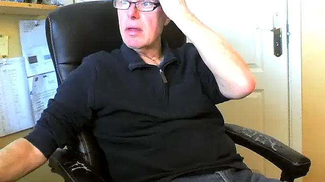 Snapshot of Klipparn chatting on 03.17.26 Klipparn online show from 03.17.26