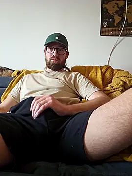 Snapshot of Loopertz chatting on 11.08.25 Loopertz online show from 11.08.25