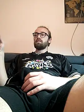 Snapshot of Loopertz chatting on 12.02.25 Loopertz online show from 12.02.25