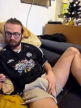 Snapshot of Loopertz chatting on 12.19.25 Loopertz online show from 12.19.25