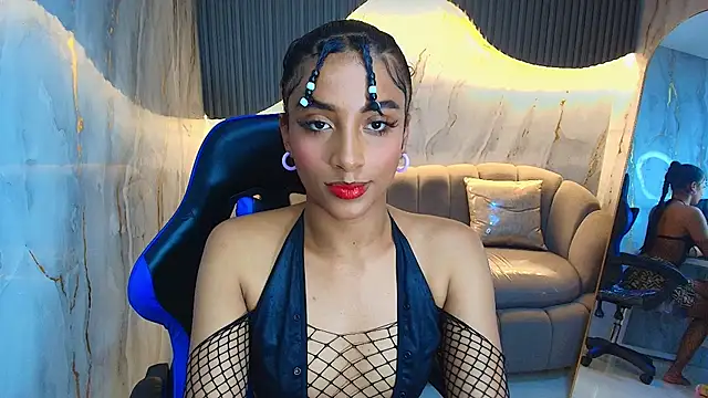 Snapshot of katty_berry_r chatting on 09.30.25 katty berry r online show from 09.30.25