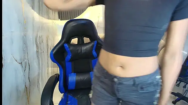 Snapshot of katty_berry_r chatting on 10.21.25 katty berry r online show from 10.21.25